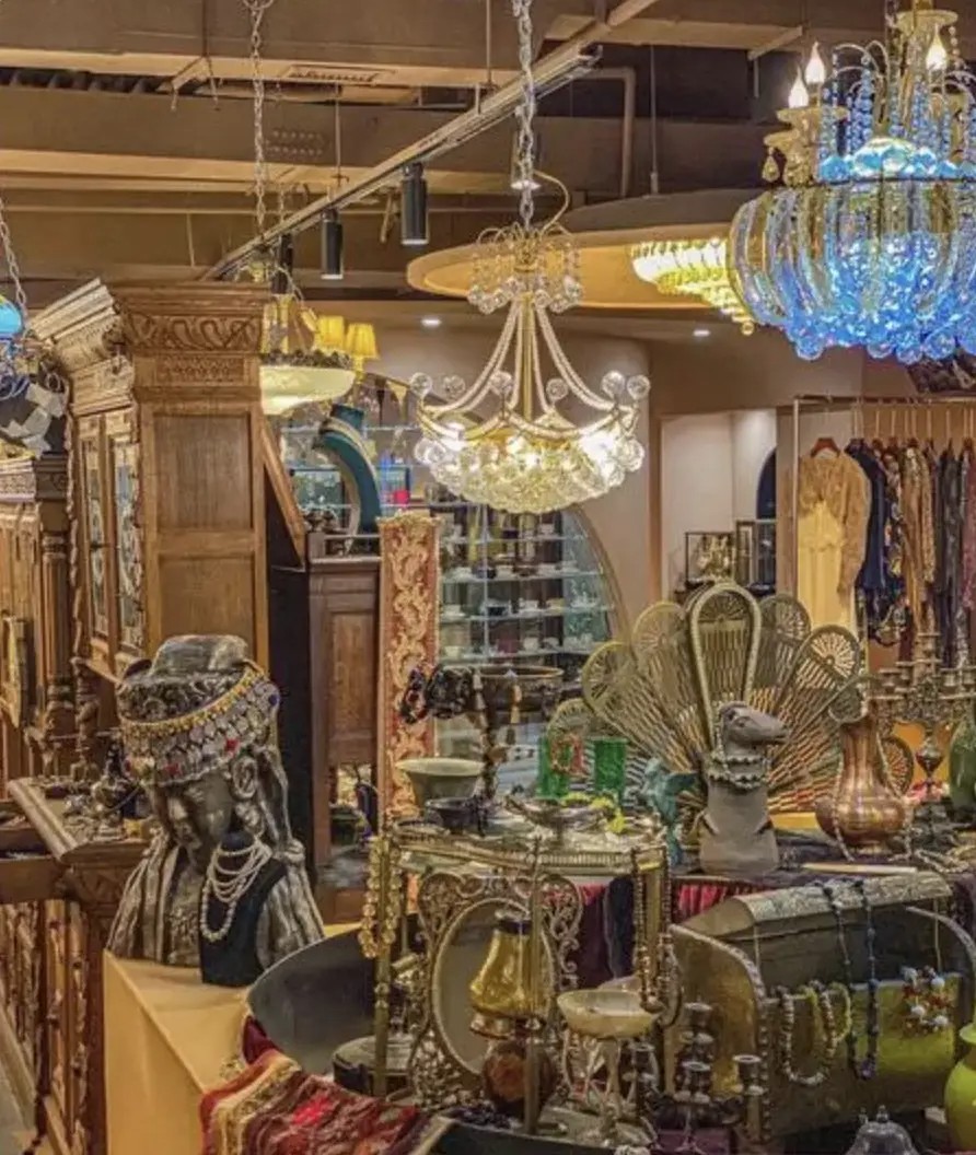 在赌场旁的咖啡店，目睹赌徒的焦虑与期待